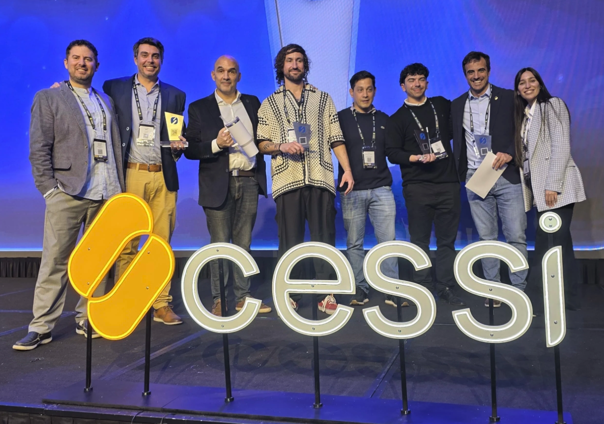 MedeaTec team receiving the 2026 Sadosky Awards on the CESSI stage